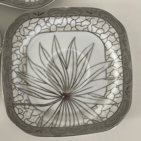 (2/$20) 6 x 24K gold plated tea saucers - Picture 3 of 11